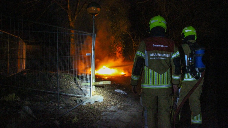 Weer brand op Reigersdaal terrein aan Krusemanlaan: Dixi gaat in vlammen op