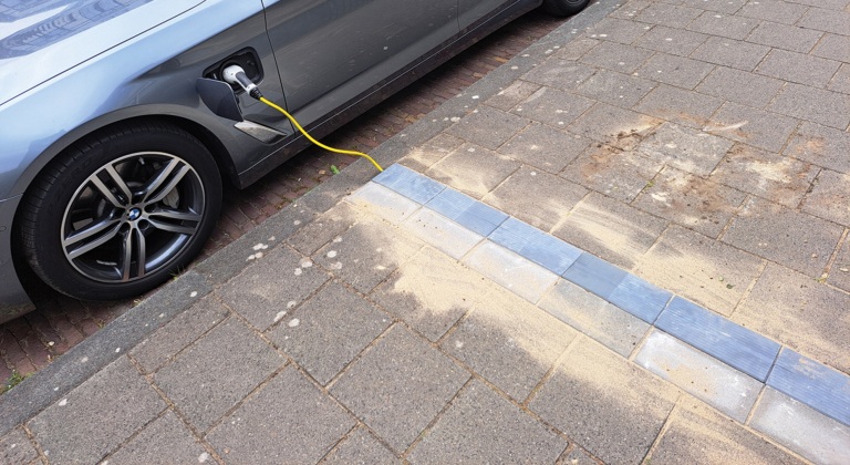 Raadsleden Dijk en Waard willen proef thuis opladen elektrische auto, college ziet vooral problemen