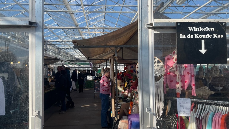 Liefde onder glas: Valentijnsmarkt verwarmt kassen in Heiloo