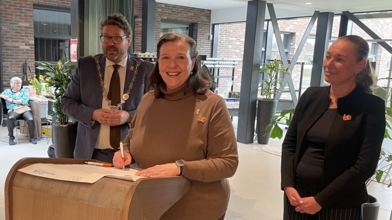 Dijk en Waard tekent op Vrouwendag voor meer veiligheid: “Vrijheid hoeft geen omweg te nemen”