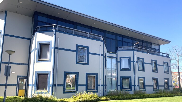 Zelfbouwwoningen in kantoorgebouw Winkelwaard: “Mouwen opstropen”