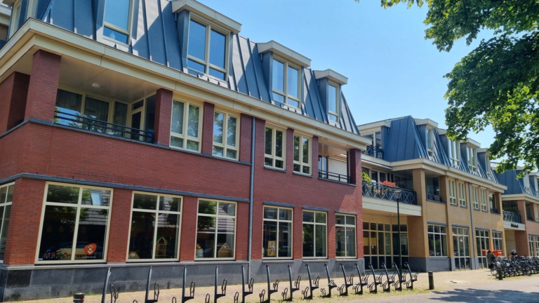 Lokale schrijvers Keuning en Niedekker praten in Bibliotheek Heiloo over hun nieuwste boeken 🗓