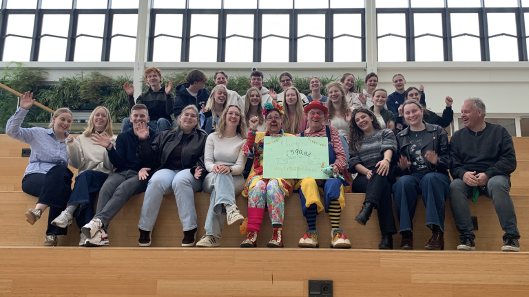 Ondernemende Vonk-studenten doneren opbrengst aan Corazon Clowns: “Helemaal geweldig!”