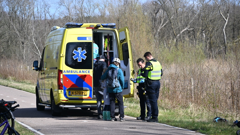 Botsing tussen fietsers en scooter op fietspad Zeeweg: kind naar ziekenhuis