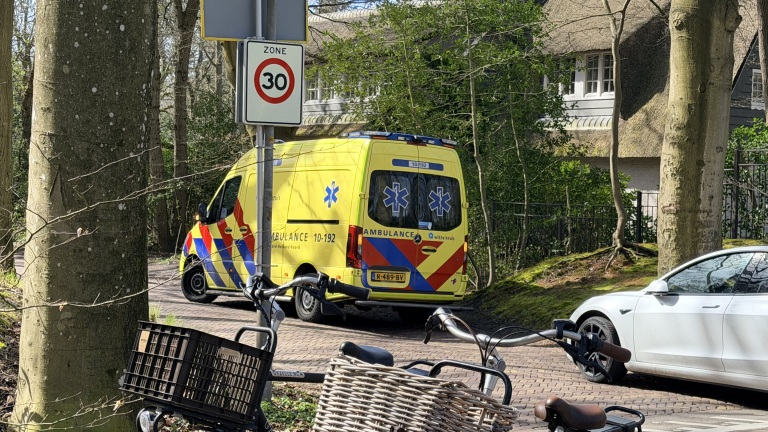 Scooterrijdster raakt gewond bij aanrijding op Eeuwigelaan