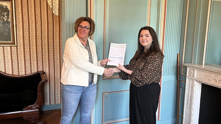 Petitie tegen hondenregels in Schoorl: 2100 handtekeningen achtergelaten bij provincie