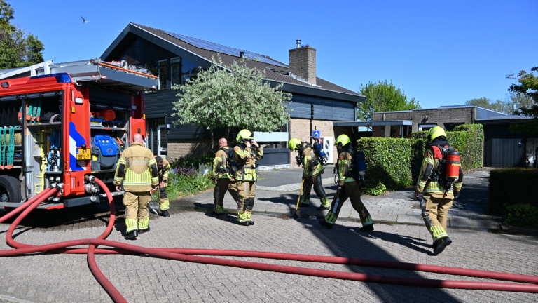 Felle woningbrand richt forse schade aan in Oudorp