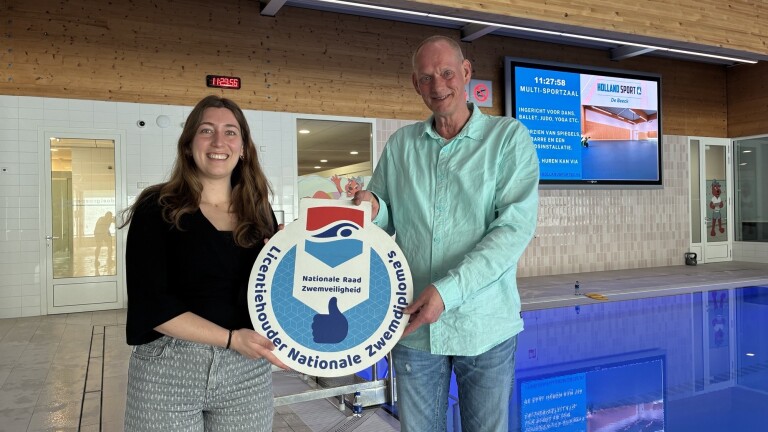 “Blijven ontwikkelen”: De Beeck behaalt nieuwe licentie zwemvaardigheid