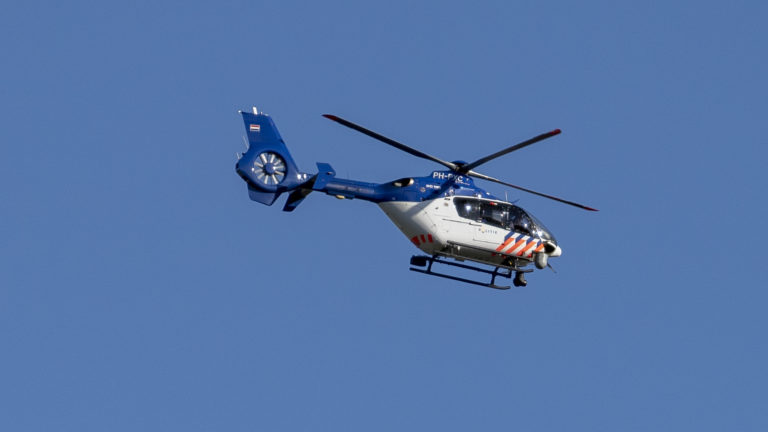 Vijf aanhoudingen bij nachtelijke politieactie in Schoorl, helikopter ingezet