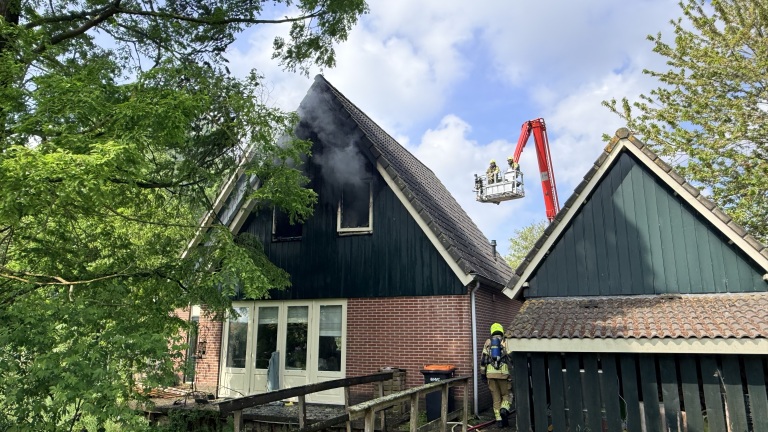 Forse schade door woningbrand aan Obdammerdijk