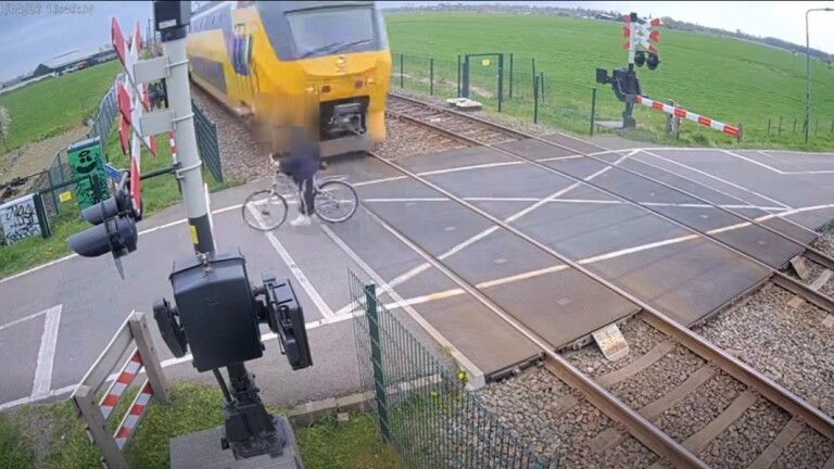 Castricumse spoorwegovergang prominent in campagne ProRail: “Dit moet echt stoppen!”