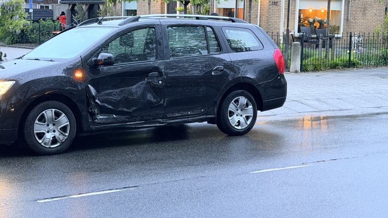 Automobilist vlucht na aanrijding in Zuid-Scharwoude 