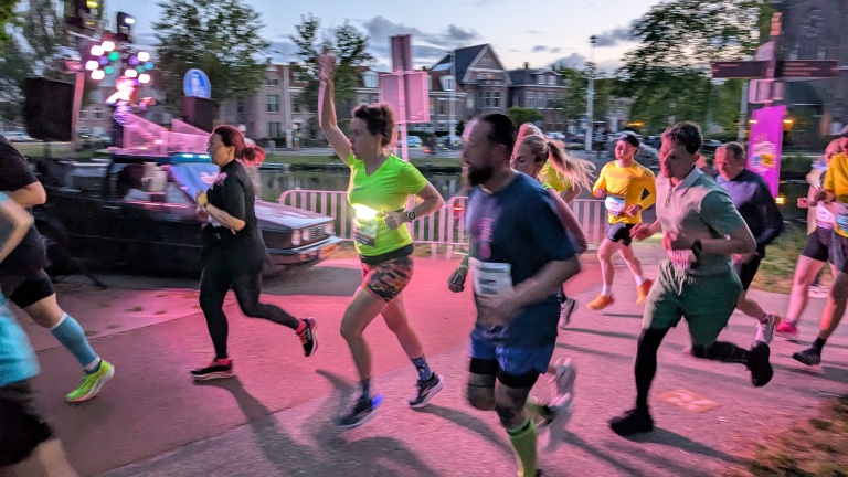 Alkmaar City Run weer één groot feest: “Niets zo uniek als dit evenement!”