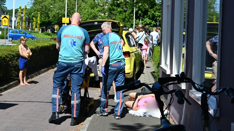 Fietser naar ziekenhuis na val op Kennemerstraatweg