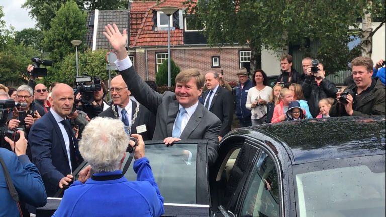 Alkmaar lonkt naar koning: stad aast op koninklijk bezoek voor 775 jaar stadsrechten