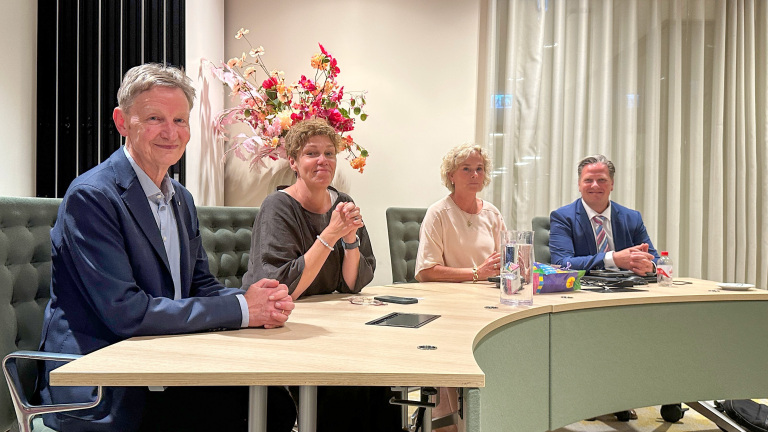 Geen wittebroodsweken voor nieuw college Heiloo: oppositie kraakt coalitieakkoord tijdens presentatie