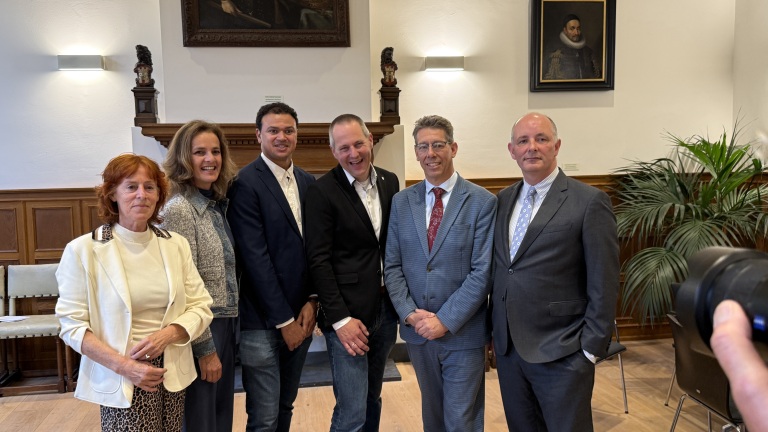 Met stift ondertekend: Alkmaar heeft coalitieakkoord – én nieuwe wethouders