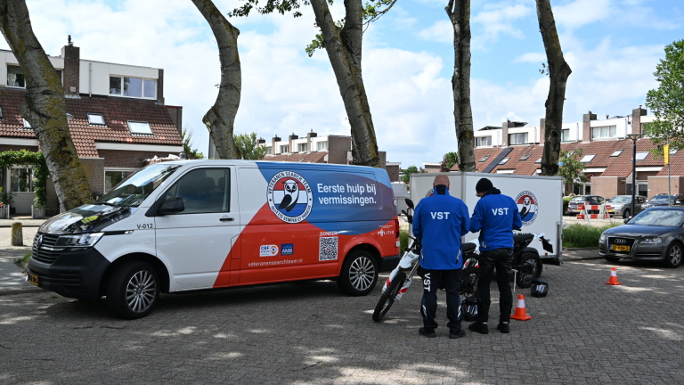 Embleem van de Nederlandse politie op een uniform.