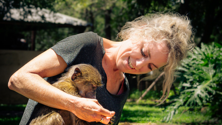 Bergense fotografe Julia Rotgans toont indrukwekkende apenportretten uit Afrika in Blooming Gallery 🗓