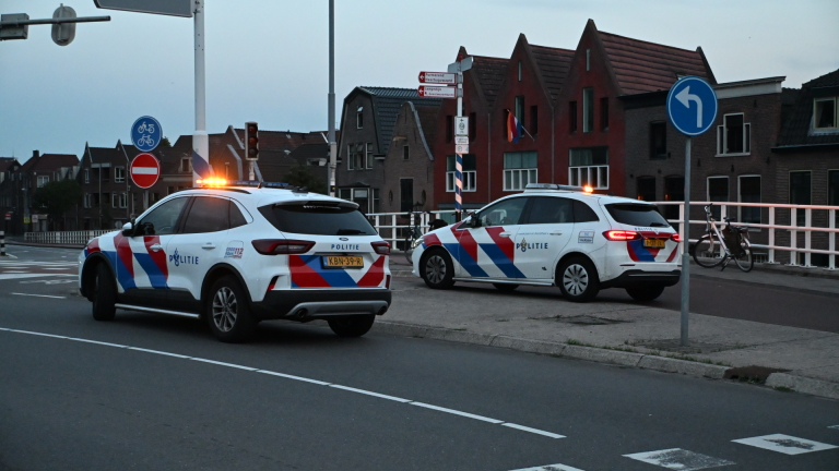 Fietser komt ten val na botsing met auto op Kanaalkade