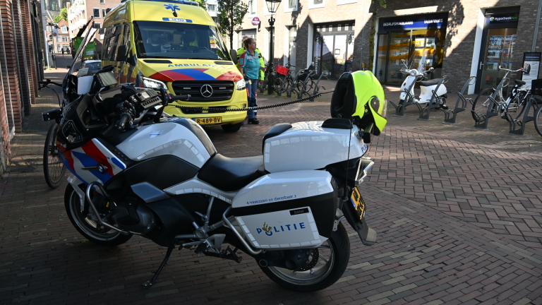 Fietser hard tegen voorruit bij aanrijding op Kanaalkade