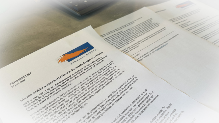 Twee A4-pagina's met een persbericht van de gemeente Bergen over een nieuw coalitieakkoord.