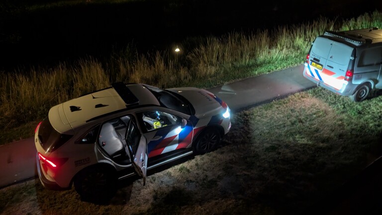 Méér dan nachtrumoer: grote inzet van politie én ambulance bij aanhouding op Maasstraatpad