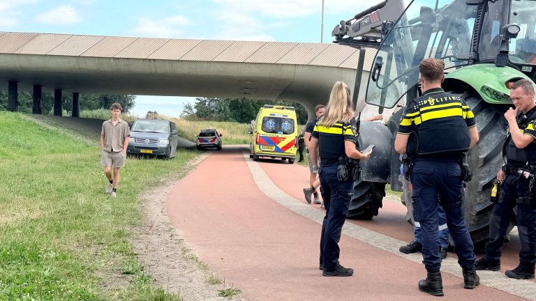 Fietsster gewond na val tijdens inhalen van tractor in Heerhugowaard