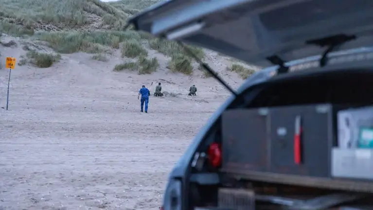 Handgranaat door EOD op strand van Castricum tot ontploffing gebracht