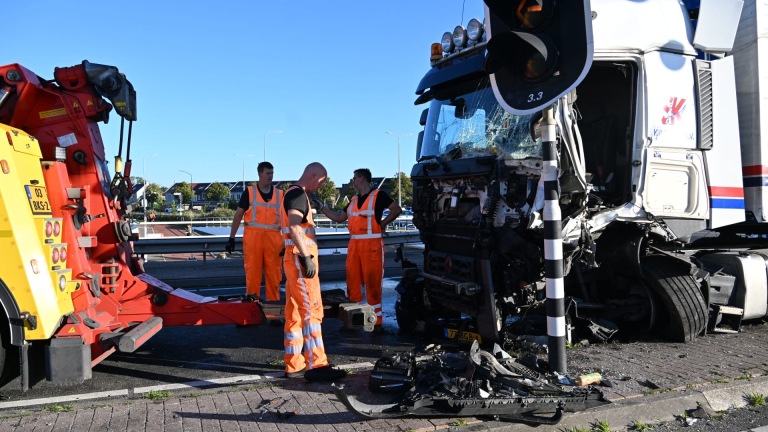 Vrachtwagenchauffeur die chaos op N242 veroorzaakte was (ook) onder invloed