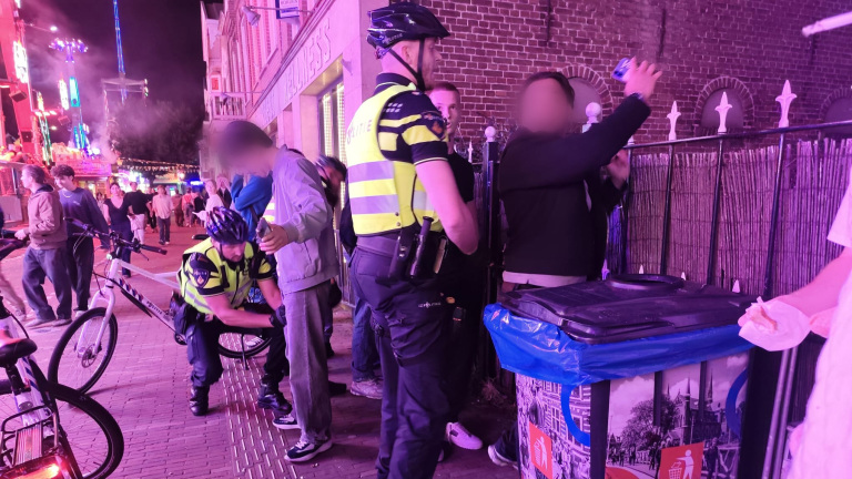Dreiging confrontatie drillrappers leidt tot fouilleeractie op Alkmaarse kermis