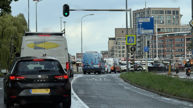 Bakken regen, volle wegen: maandagochtend begint met files