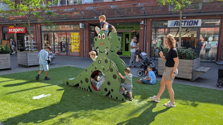‘Minisaurus’ ontketent dinostrijd in Alkmaarse raad: grotere opvolger moet wachten