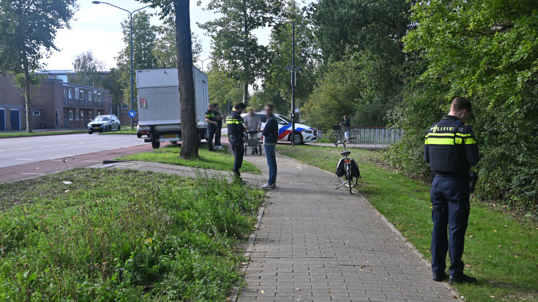 Fietser gewond bij aanrijding met vrachtwagen op Koelmalaan