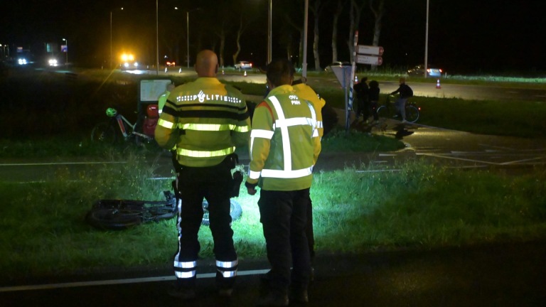Fatbiker zwaargewond bij botsing met bedrijfsbus op N203