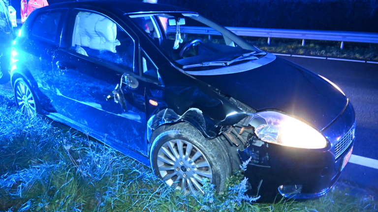 Dronken automobilist ramt verkeerskast uit de grond op N242 bij Heerhugowaard