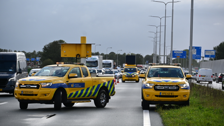 Twee vrachtwagens botsen tijdens avondspits op N242: flinke verkeershinder richting Heerhugowaard