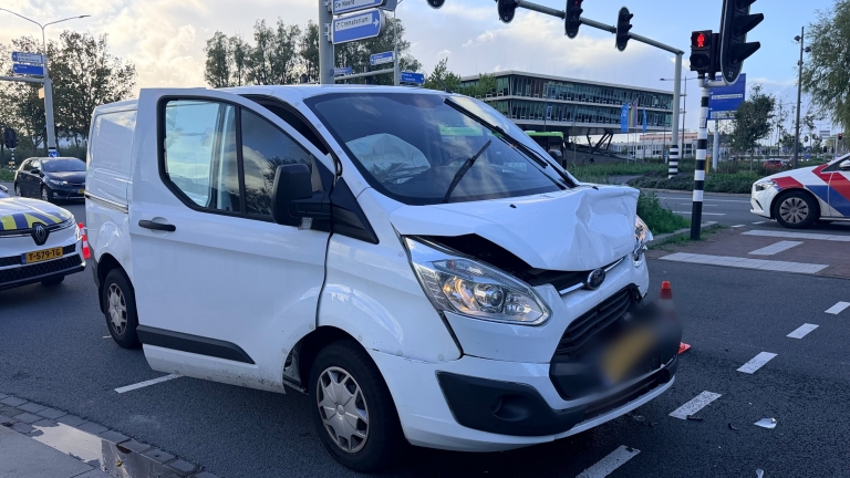 Gaspedaal en rem verwisseld: kop-staartbotsing op Westtangent in Heerhugowaard