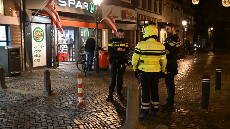 Politie doet onderzoek na brand in Karperton: “We willen deze man héél graag spreken”