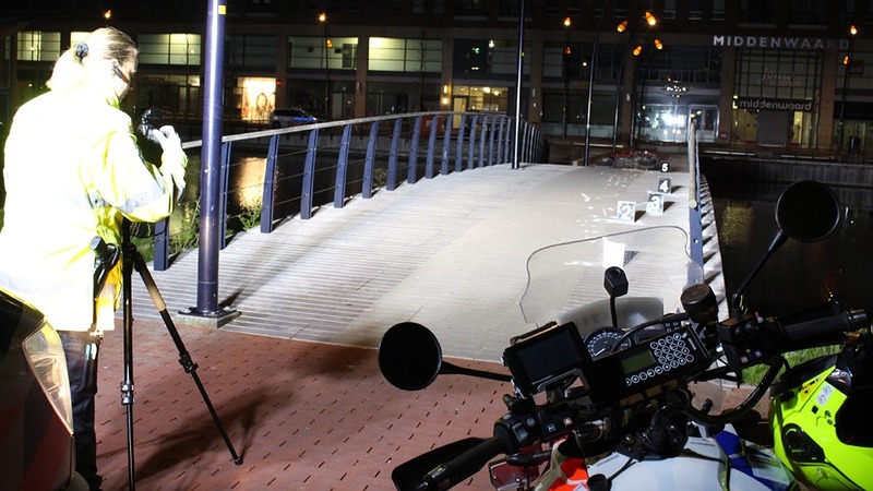 Dronken scooterrijder (16) gewond bij aanrijding met voetganger na incident bij bowling