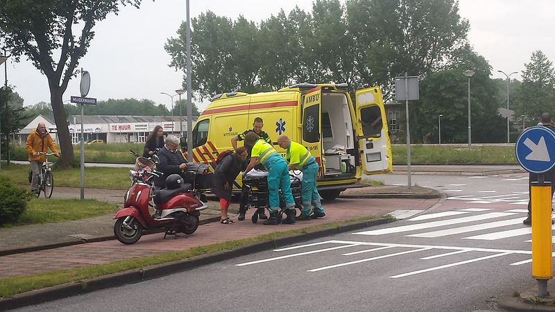Regen zorgt voor glad wegdek: fietsster ten val op Muiderwaard