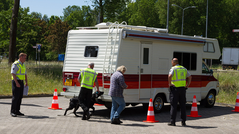 Belastingdienst houdt controle op bedrijventerrein Beverkoog in Alkmaar