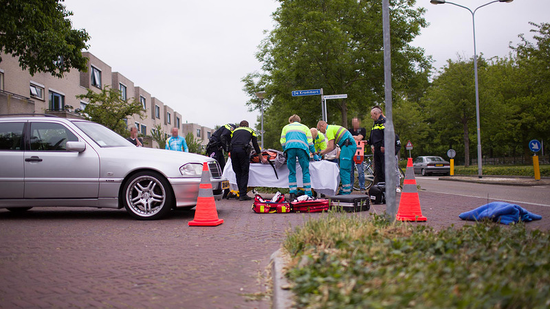 Beenbreuk na botsing tussen scooter en auto