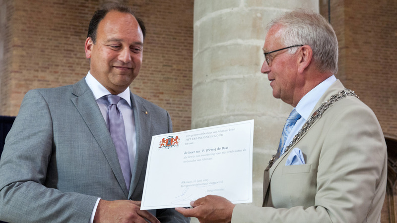 Afscheidsreceptie en ere-insigne voor Peter de Baat in Grote Kerk