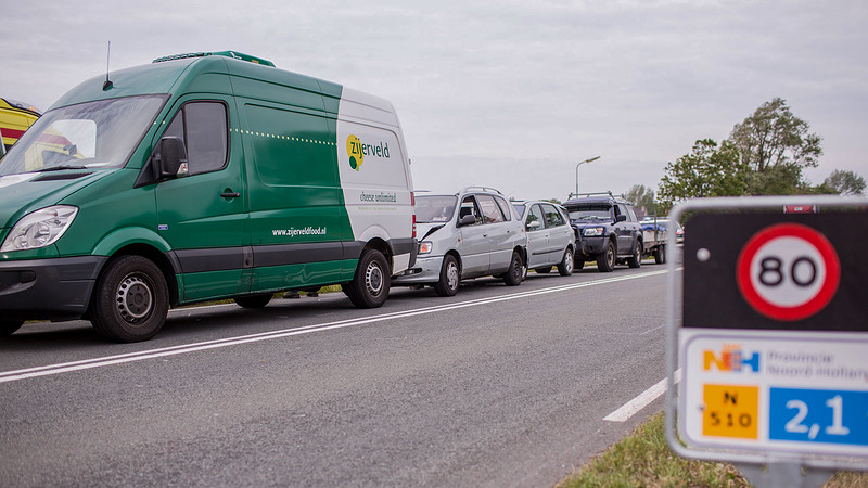 Meerdere slachtoffers naar ziekenhuis na kettingbotsing Bergerweg