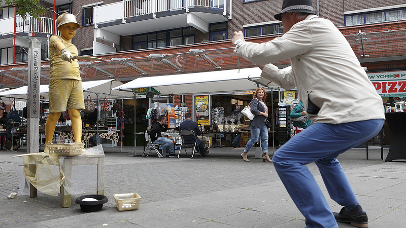 Living statues bevolken winkelcentrum De Mare