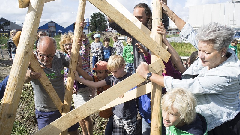 Wethouders steken handen uit de mouwen bij Alkmaar aan Zee