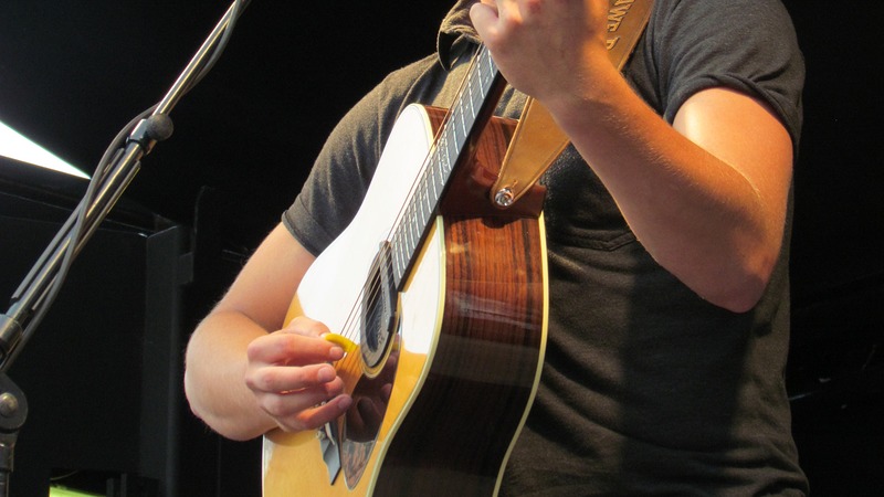 Coaching en mini-tour Kunst tot de Nacht voor singer-songwriters