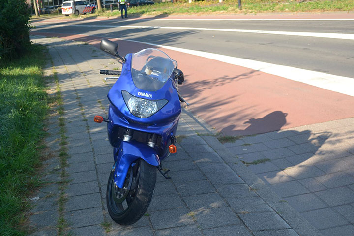 Rokende bus zorgt voor afgesloten N245 (FOTO's)