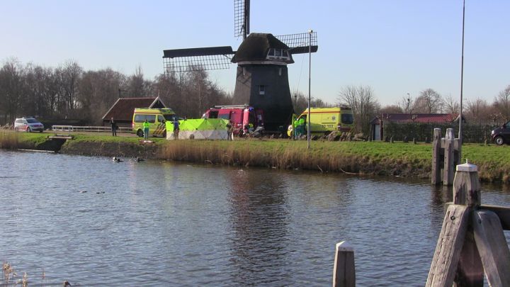 Lichaam in kanaal gevonden nabij Koedijkervlotbrug (FOTO's)